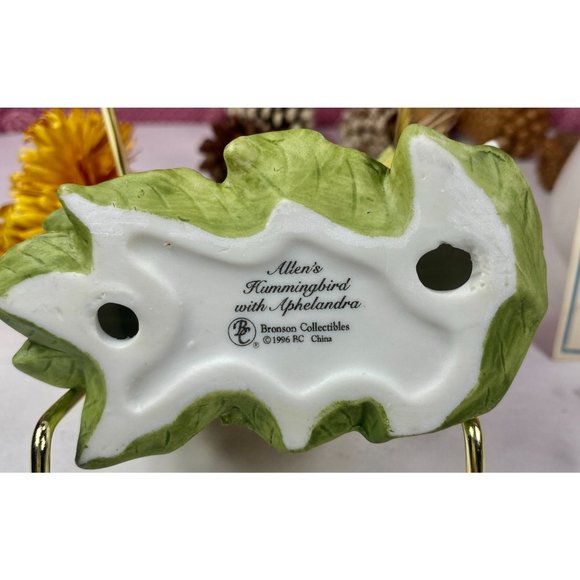 Allen's Bronson Collection, Hummingbird with Aphelandra Flower, looks so natural - Picture 6 of 16